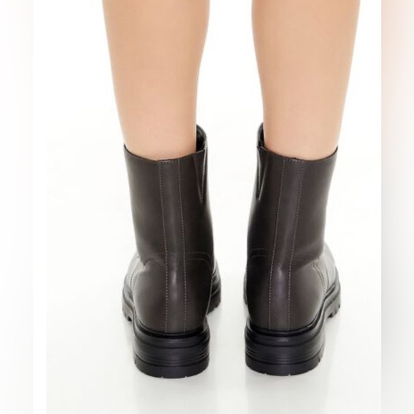 Forever 21 Women’s Zippered Lug-Sole Booties Black 8 - Picture 3 of 11